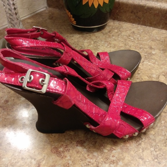 Andrea collection small heels size 7 - Picture 3 of 3